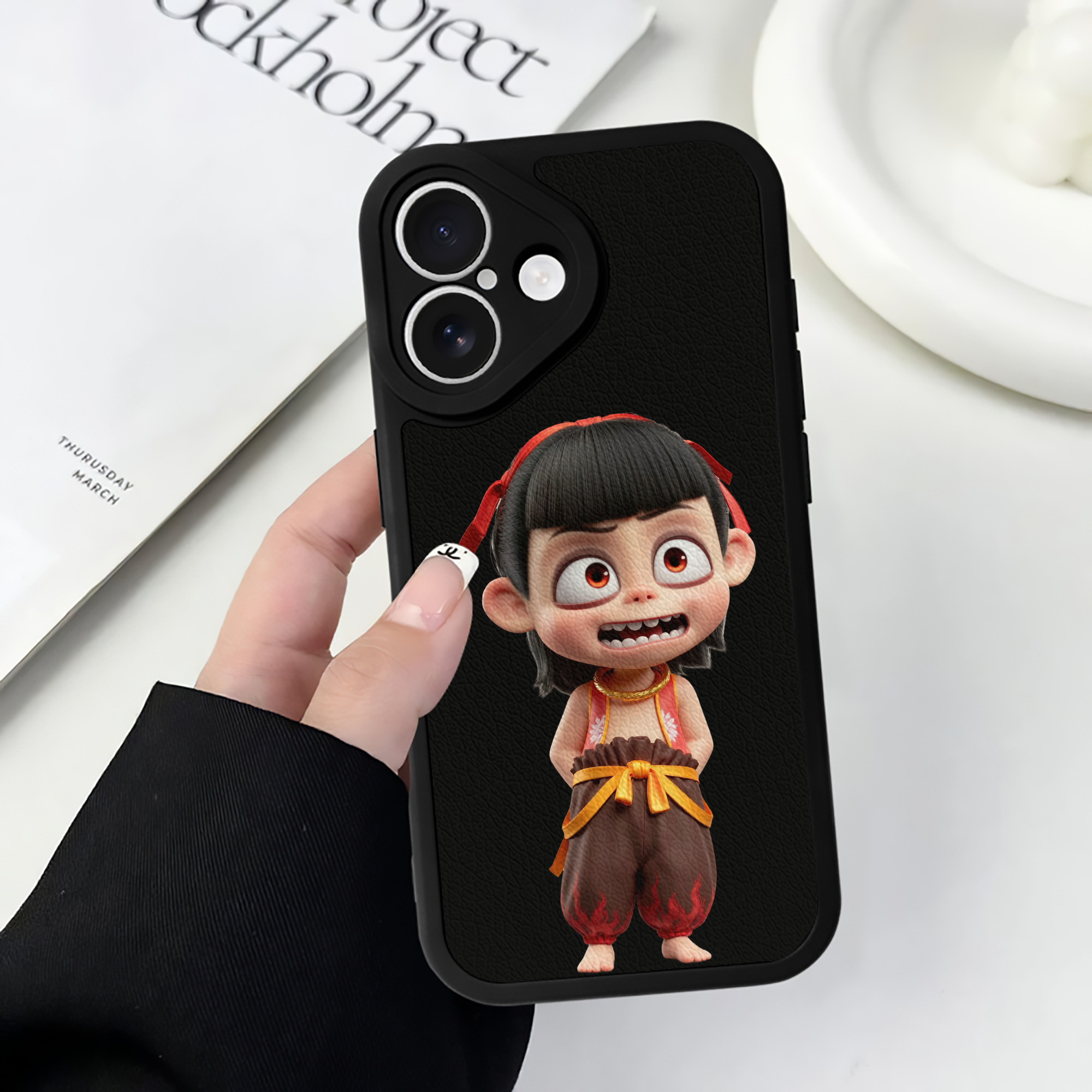 （画像用） Ne Zha 2 ナタ 魔童の大暴れ 【iPhone 16シリーズ対応】シリコンスマホケース（レザー調） 材質：シリコン